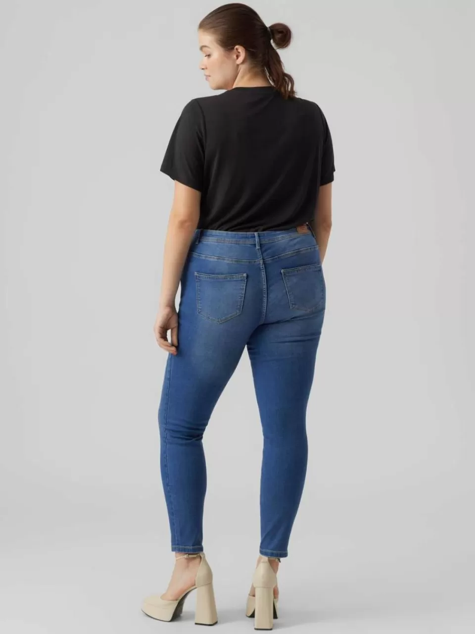 Best Sale VERO MODA VMCFANYA Middels høyt snitt Slim Fit Jeans Medium Blue Denim