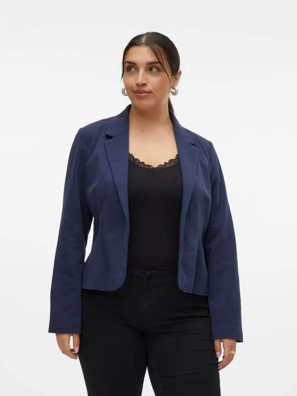 Shop VERO MODA VMCHARUKI Blazer Navy Blazer