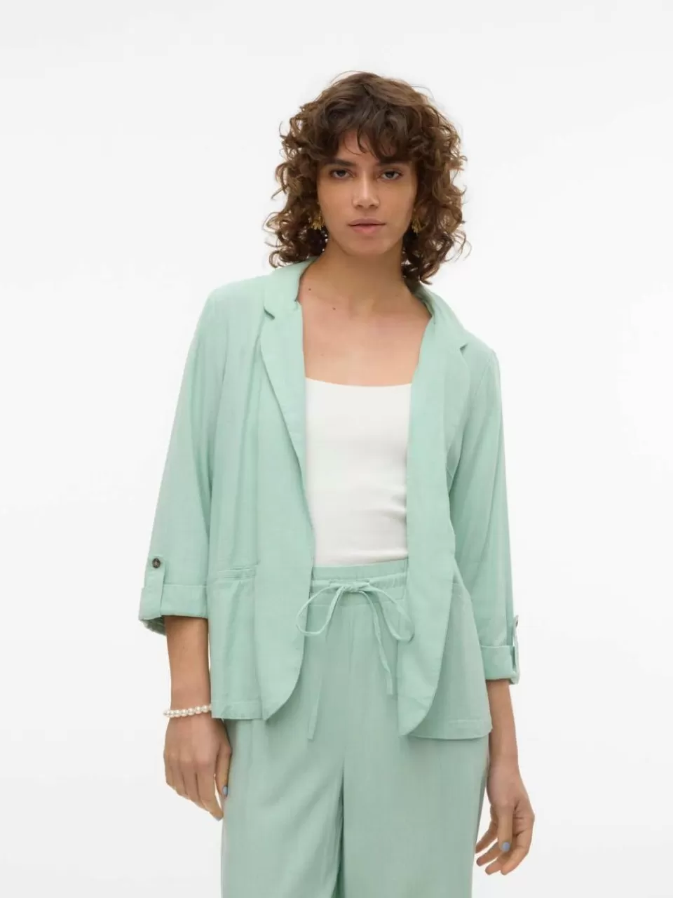 Shop VERO MODA VMJESMILO Blazer Silt Green