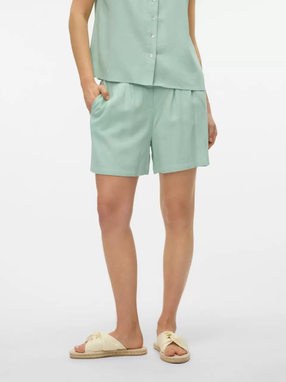 Outlet VERO MODA VMJESMILO Shorts Silt Green