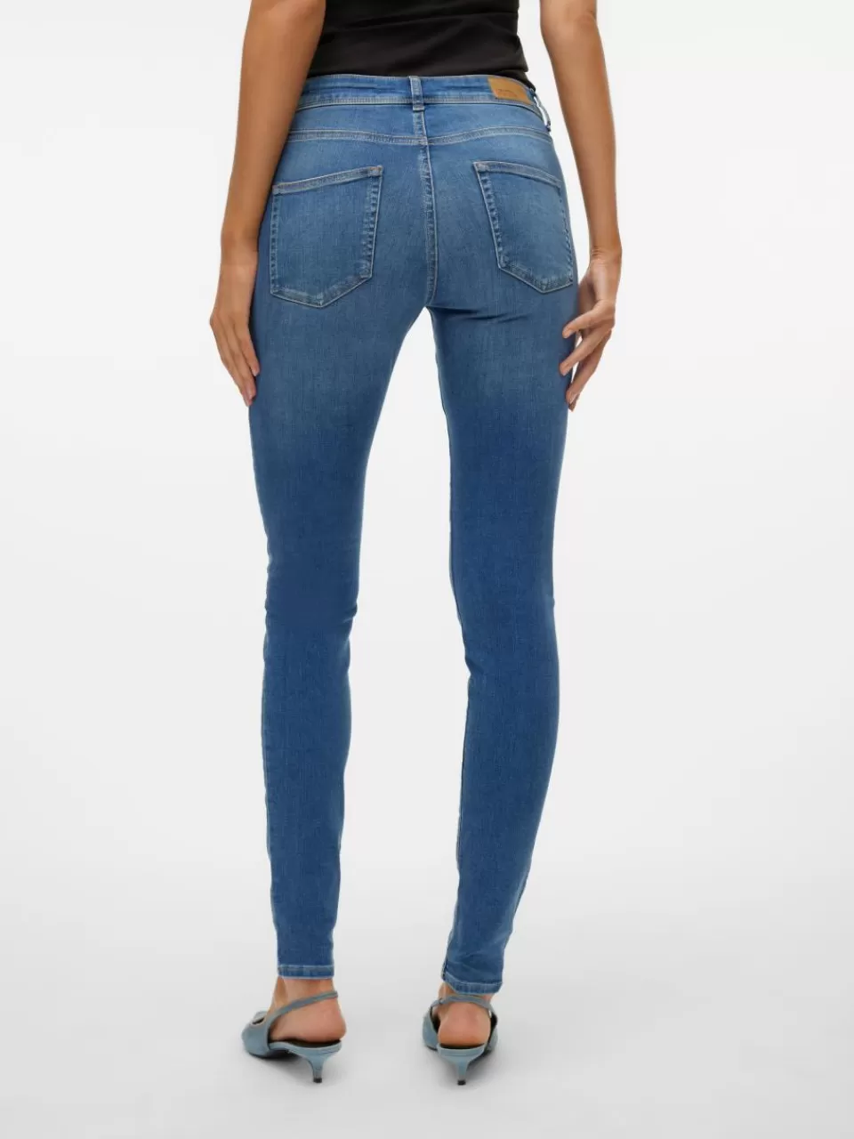 Best Sale VERO MODA VMLUX Middels høyt snitt Slim Fit Jeans Medium Blue Denim