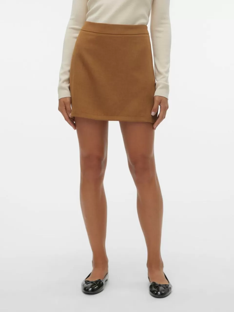 Shop VERO MODA VMMATHILDE Høy midje Miniskjørt Tobacco Brown