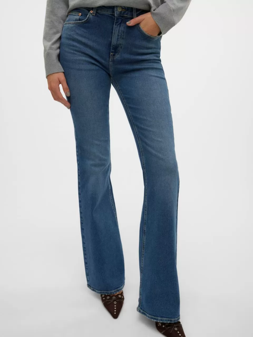Shop VERO MODA VMSELINA Høyt snitt Flared Fit Jeans Medium Blue Denim