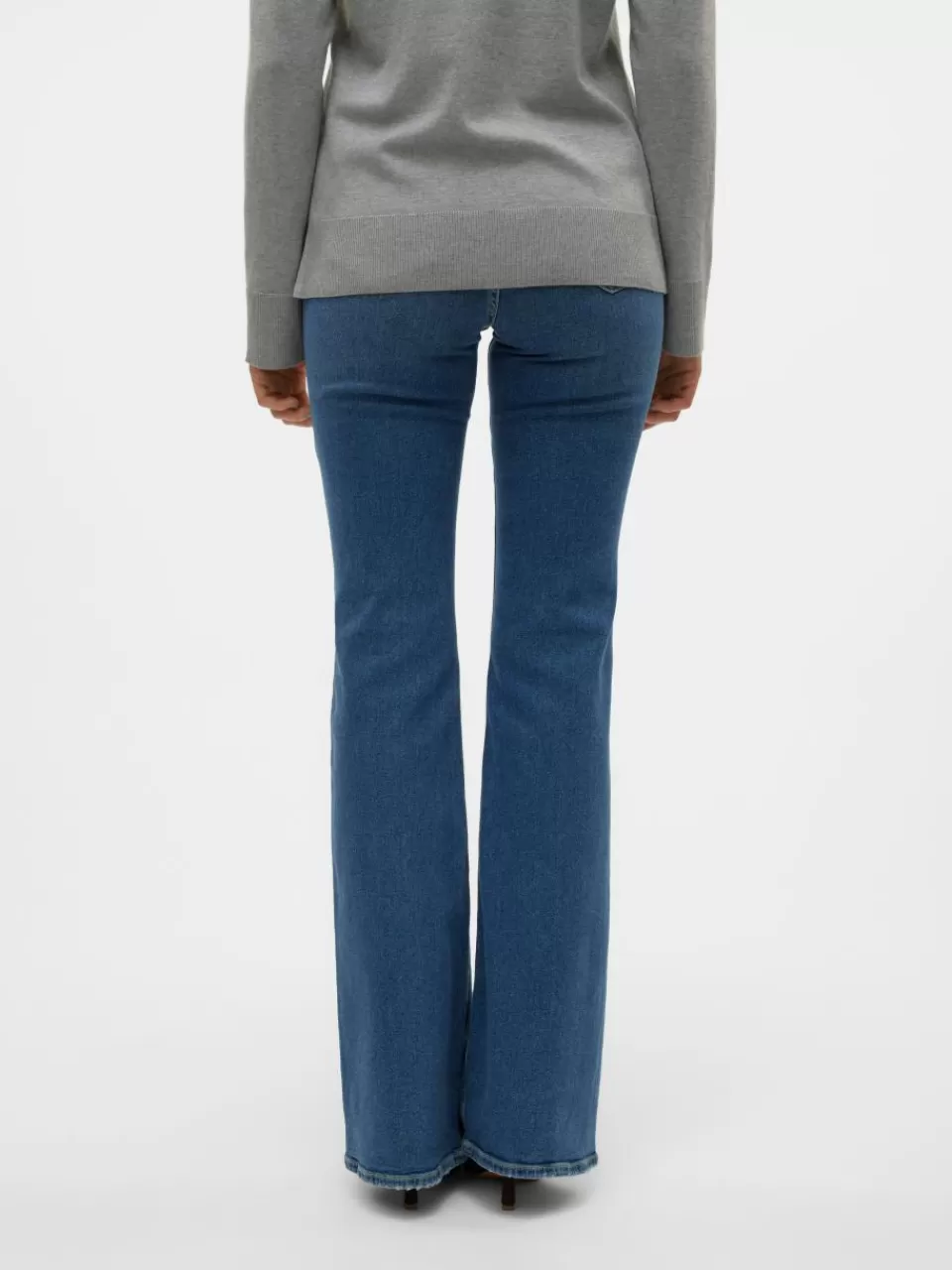 Shop VERO MODA VMSELINA Høyt snitt Flared Fit Jeans Medium Blue Denim