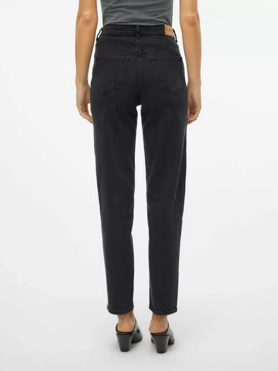 Shop VERO MODA VMTESSA Høyt snitt Mom Fit Jeans Dark Grey Denim